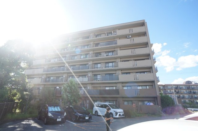 マルシェ伊丹の駐車場