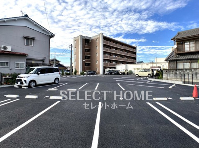 【駐車場】 | Ｐｏｔｅａｕ　ｄｕ南屋敷（ポトー・ドゥ） | 駐車場があるので、車を買う予定の方も安心です
