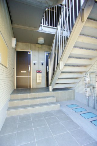 プレミスト B棟のロビー