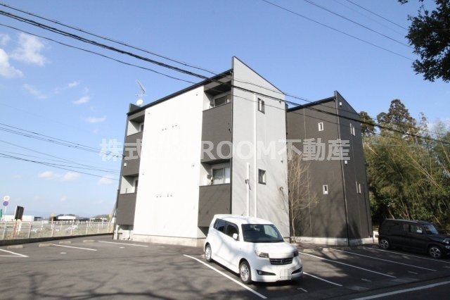 Plage　GOEANの駐車場|駐車場があるので、車を買う予定の方も安心です