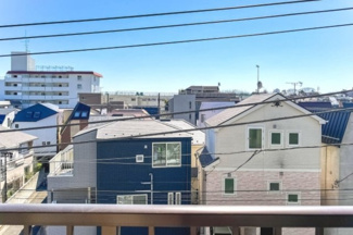 【展望】 | 【 View 】
木の暖かさをより感じさせてくれる太陽の光、一日の始まりを心地よく演出してくれます。窓から入る気持ちのいい風で、活力がみなぎることでしょう。