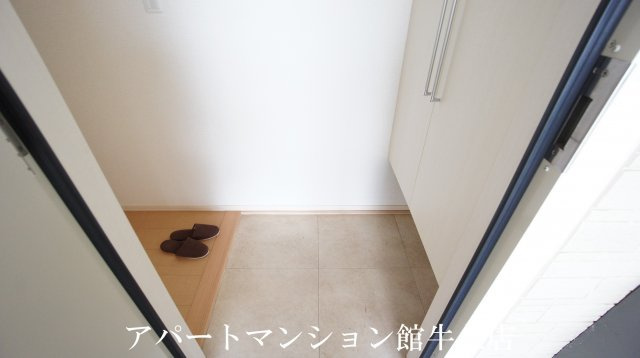 イースト・コート Bの玄関