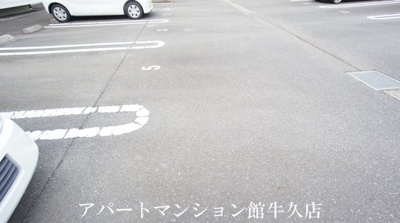 【駐車場】 | イースト・コート B | 駐車場