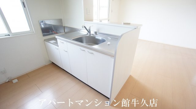 イースト・コート Bのキッチン|対面カウンターキッチン