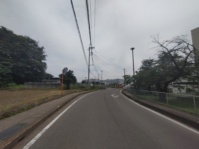 高崎市中里町売地C区画の前面道路含む現地写真