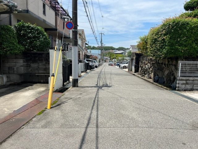 神戸市垂水区本多聞３丁目　中古戸建の前面道路含む現地写真
