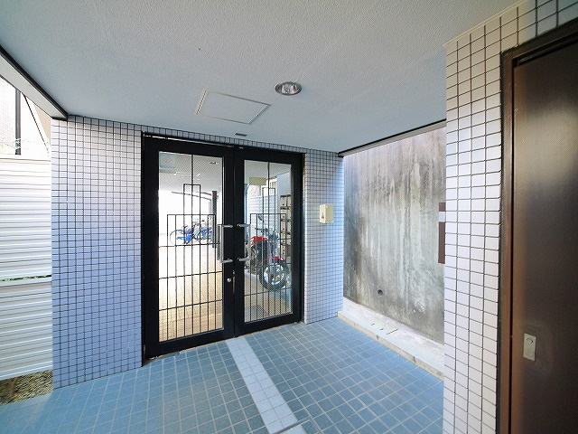 シティパレス生駒谷田町Ｐ６のエントランス|清潔なエントランスです