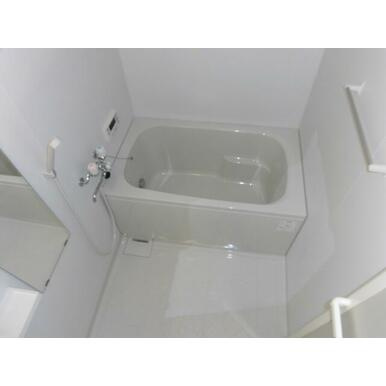 中島マンションの浴室