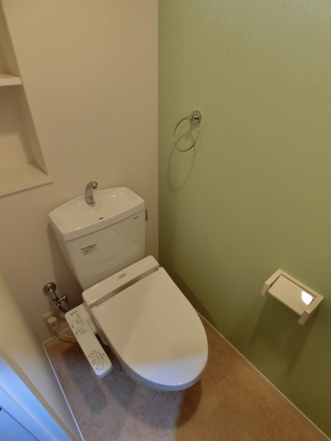 プラムフィールド東櫛原のトイレ|同物件の別号室のお部屋です。現況を優先とします。