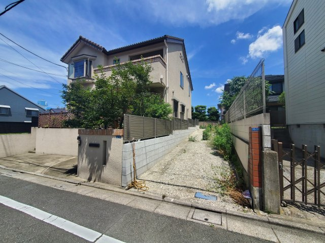 【前面道路含む現地写真】 | 品川区小山７丁目　売地 | 南公道に面した敷地約65坪♪♪延床面積245.97㎡、LDK約40帖のルーフバルコニー付き４LDKプランをご用意しております！建築条件無につき、お好きなハウスメーカーでの建築が可能！