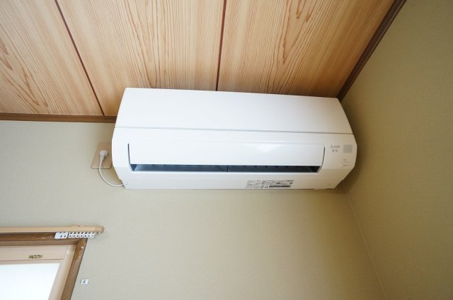 【設備】 | コーポロベリア | 和室エアコン