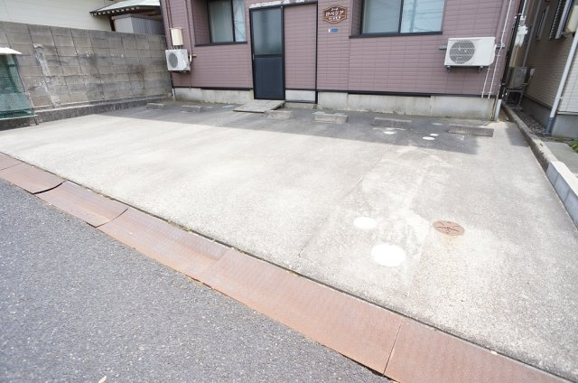 【駐車場】 | コーポロベリア | 駐車場1台無料