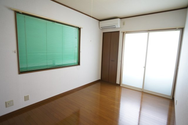 【居間・リビング】 | コーポロベリア | 2面採光