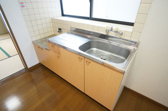 【キッチン】 | コーポロベリア | 窓付きで明るいキッチン♪