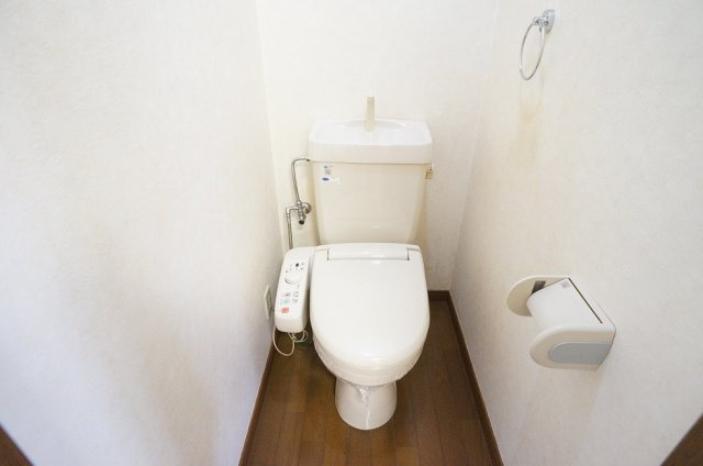 【トイレ】 | コーポロベリア | 温水洗浄便座