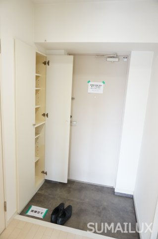 スプランドゥール新屋敷の玄関