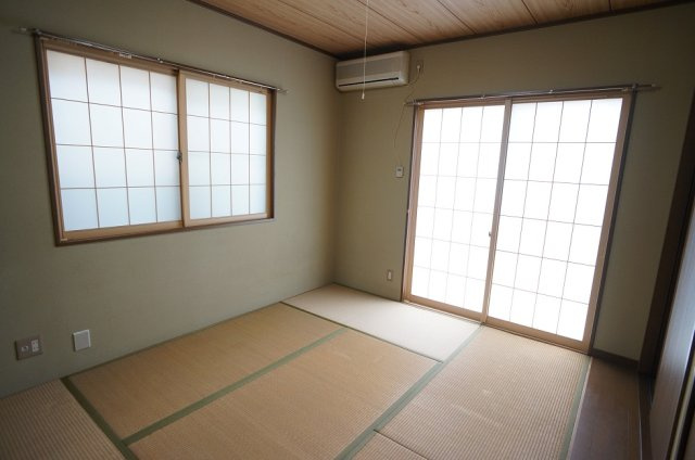 【和室】 | コーポロベリア | 板間付きの広々和室