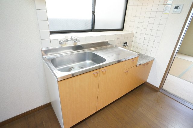 【キッチン】 | コーポロベリア | 窓付きで明るいキッチン♪