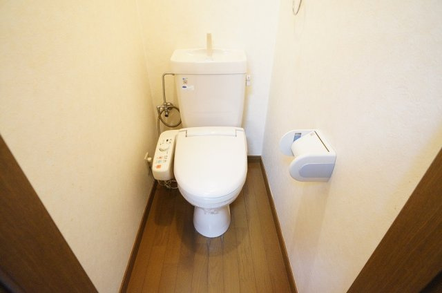 【トイレ】 | コーポロベリア | 温水洗浄便座