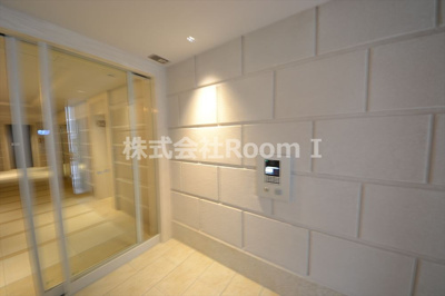 【エントランス】 | Dimus北浜 | 清潔なエントランスです