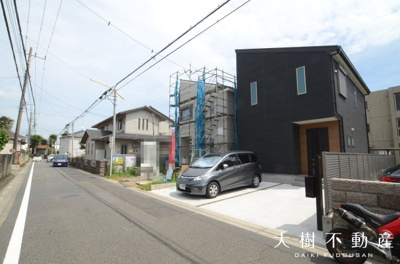 【前面道路含む現地写真】 | 海老名市上郷1丁目　新築戸建て　全１棟　【仲介手数料無料】 | ※令和5年8月下旬に撮影