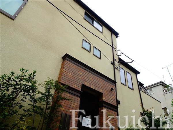 Est 122 (エストワンツーツー)の外観