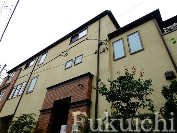 Est 122 (エストワンツーツー)の外観