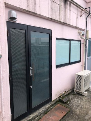 神楽坂矢来町貸店舗の玄関