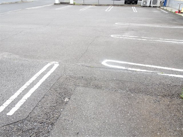 大垣市南頬町店舗事務所の駐車場