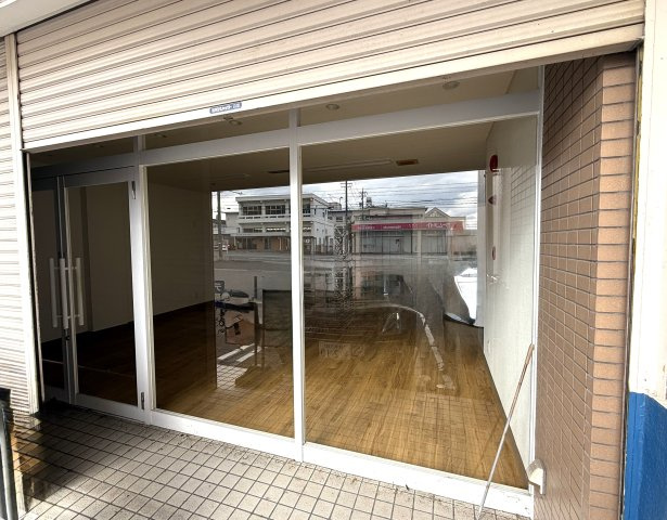 大垣市南頬町店舗事務所の玄関