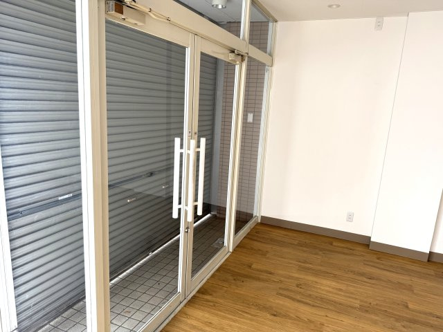 大垣市南頬町店舗事務所の玄関