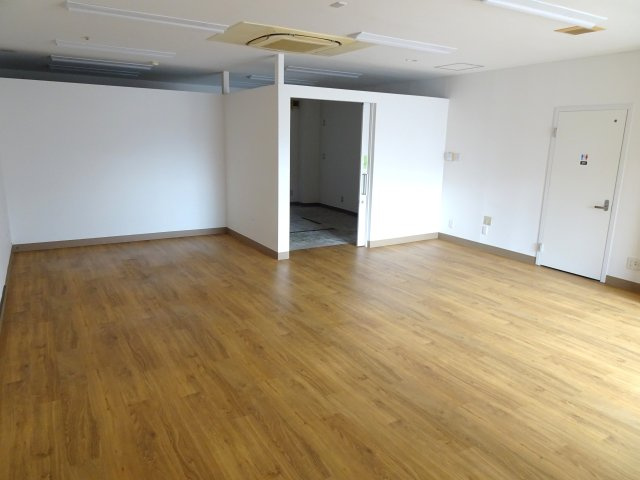 大垣市南頬町店舗事務所の内装