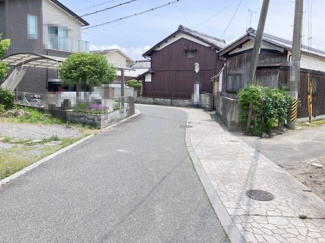 【前面道路含む現地写真】 | 前面道路　幅員約5.1~10.4ｍ　間口約9.6ｍ