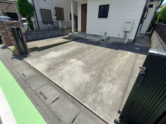 さいたま市岩槻区大字岩槻の一戸建ての駐車場|駐車場があります