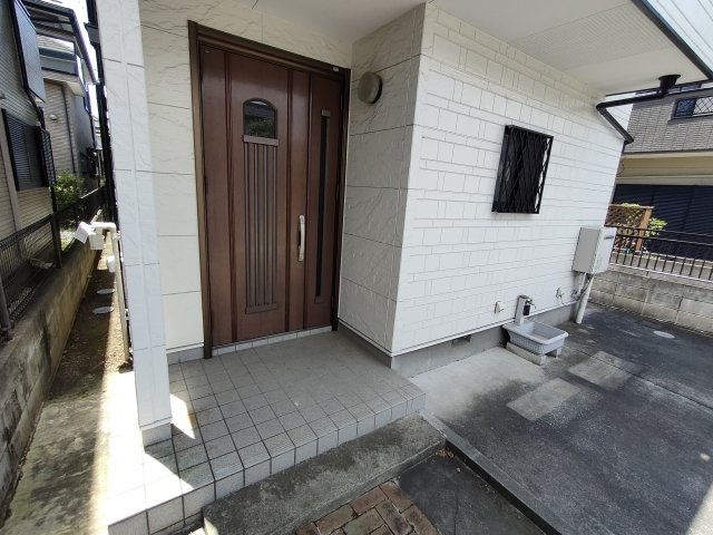 さいたま市岩槻区大字岩槻の一戸建てのエントランス|清潔なエントランスです