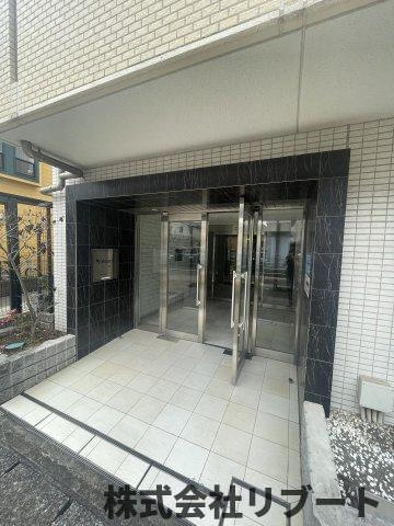 エマーレ行徳のエントランス