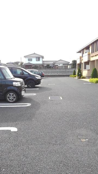 【駐車場】 | アプリーコカーサセイA | 駐車場完備です