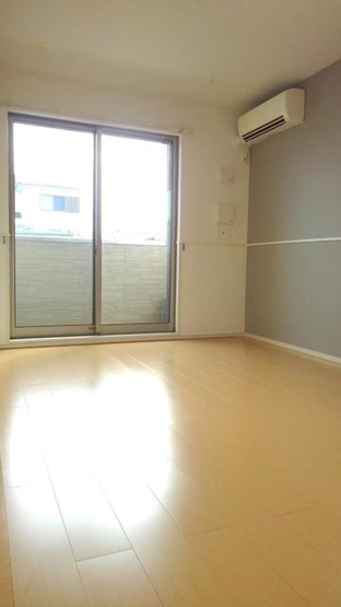 【居間・リビング】 | アプリーコカーサセイA | ゆったりとした居間です