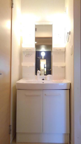 【洗面所】 | アプリーコカーサセイA | 明るい洗面所です