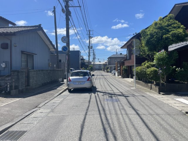 東区江南1丁目　土地の前面道路含む現地写真