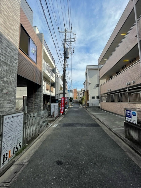 江東区東砂７丁目　新築戸建て　全２棟の前面道路含む現地写真|建築中　２０２３年11月撮影