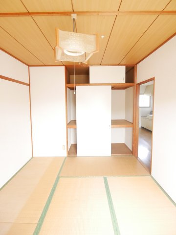 ハイツ山田の和室|明るい和室です