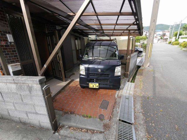 東大池3丁目戸建の駐車場