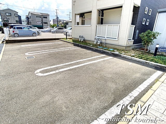 フェアリーカーサⅠの駐車場