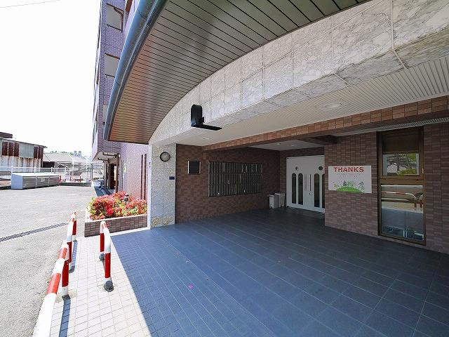 シティパレス富雄北のエントランス|落ち着いたエントランスです