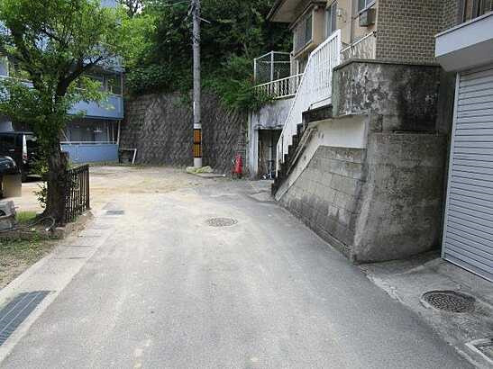 【前面道路含む現地写真】