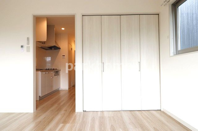 シェリーアパートメントの洋室|個人の部屋や寝室として使える洋室です
※間取り反転の場合がございます