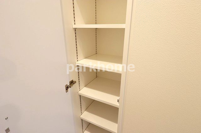 シェリーアパートメントの収納|大きなスペースがあり、収納には困りません
※間取り反転の場合がございます