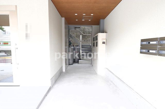 シェリーアパートメントのエントランス|ゆとりのあるエントランスです