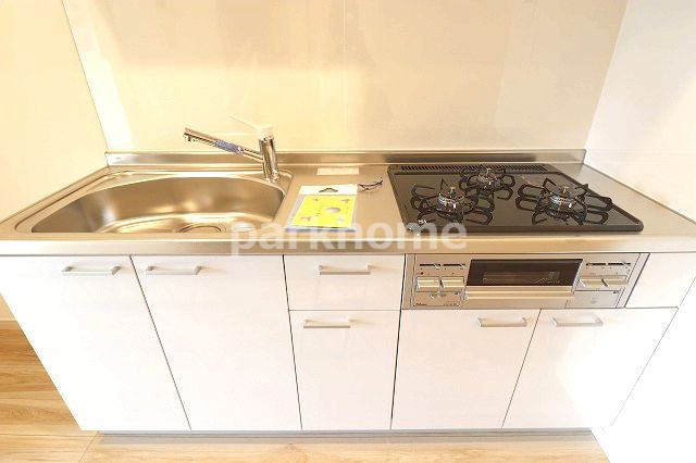 シェリーアパートメントのキッチン|お料理しやすいキッチンです
※間取り反転の場合がございます